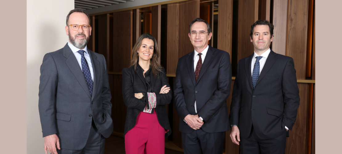  White & Case incorporates Íñigo del Guayo as counsel