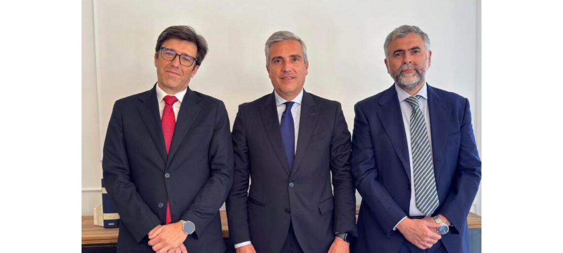 Martínez-Echevarría integrates Núcleo Abogados, strengthening its corporate and tax practice with partners Espinós and Pérez-Maura joining the firm.